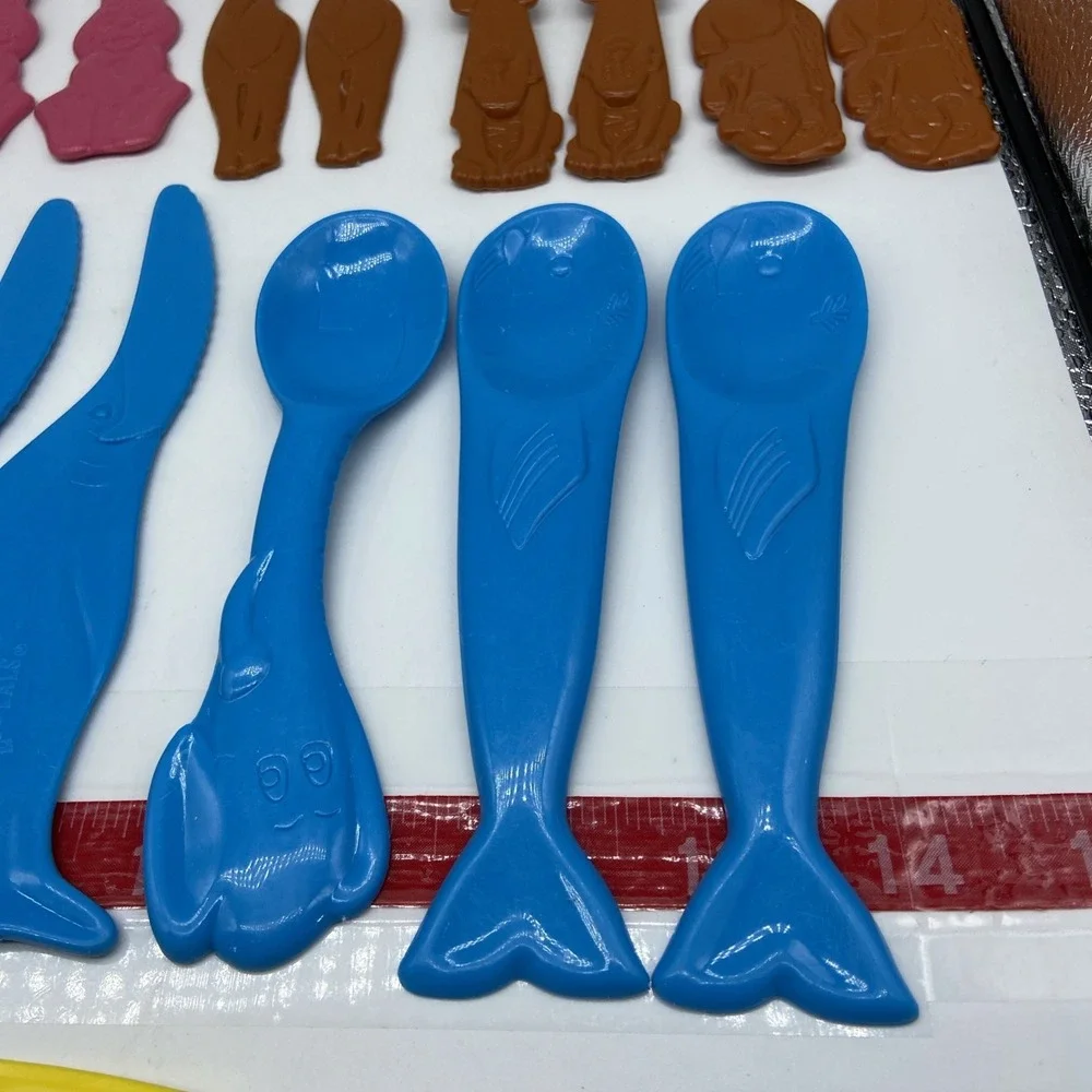 Hefty Zoo Pals Mixed Utensils (21) Dixie (2) And (1) Mighties Pink Brown Blue